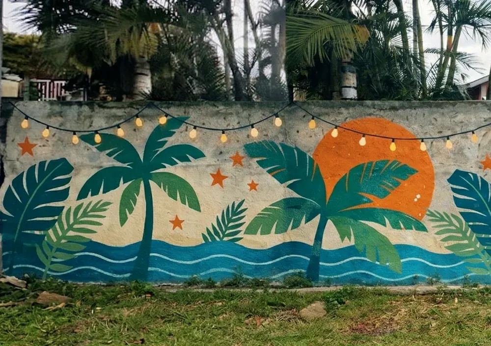 Inspiration fresque murale tropicale à La Réunion - palmiers et lune orange